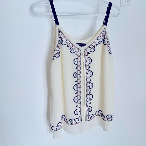 Embroidered flowy tank top - Picture 1 of 4